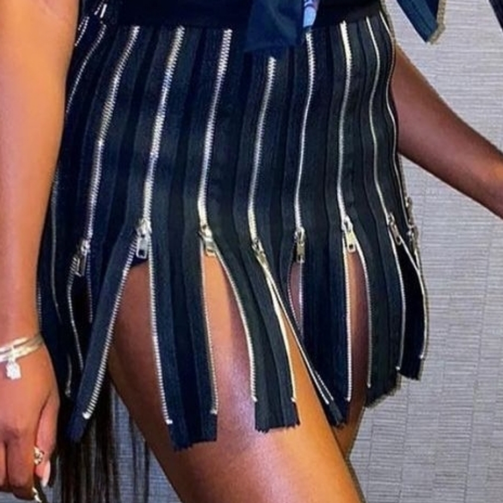 Black zipper skirt